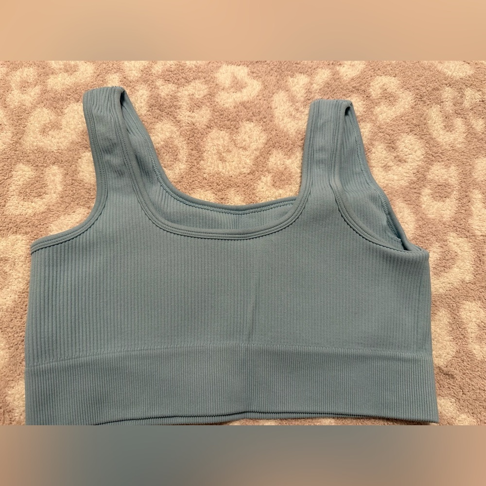 Amazon two piece workout set - Picture 4 of 7